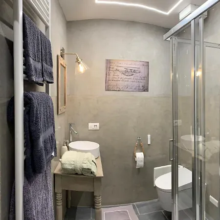Stylish & Cozy Lake View Margaritaville 1 Oliveto Lario